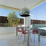Golden Brown By וילה מספאלומס